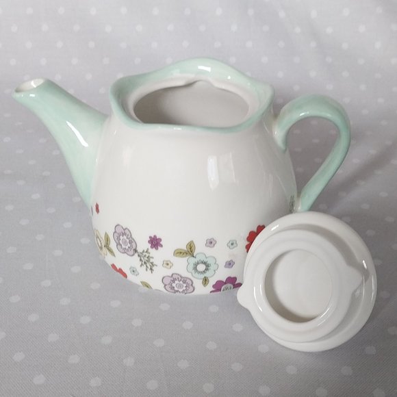 Ashley Thomas Small Porcelain One Cup Floral Teapot with Rabbit Lid - Picture 4 of 8